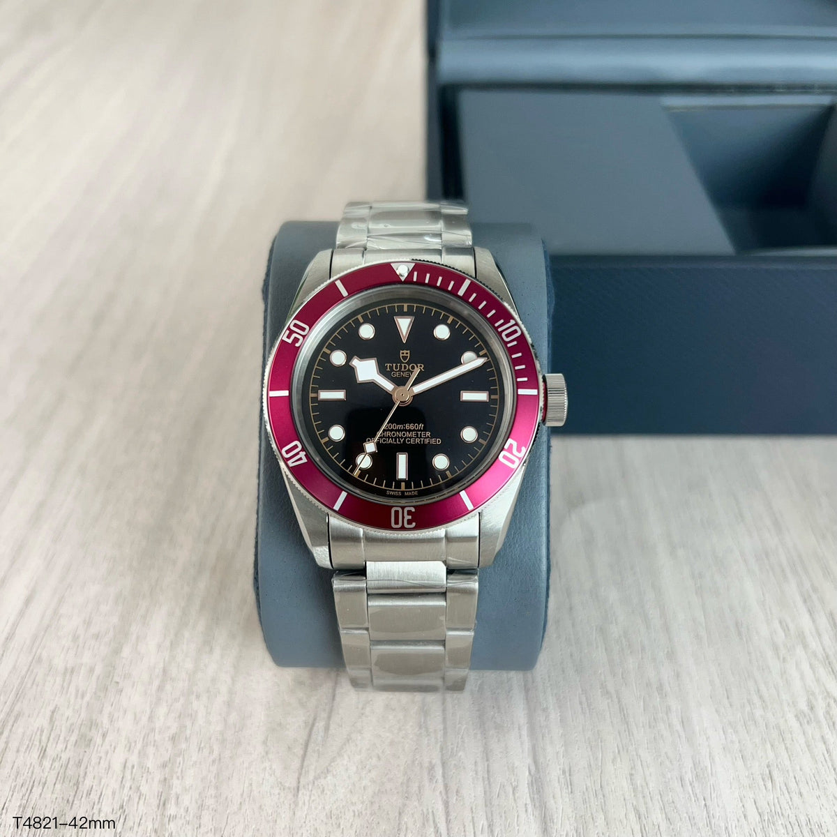TUDOR BLACK BAY PRATA VERMELHO 42MM