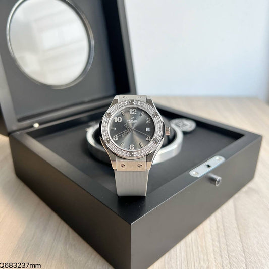 HUBLOT CLASSIC PRATA BRILHANTES 37MM FEMININO