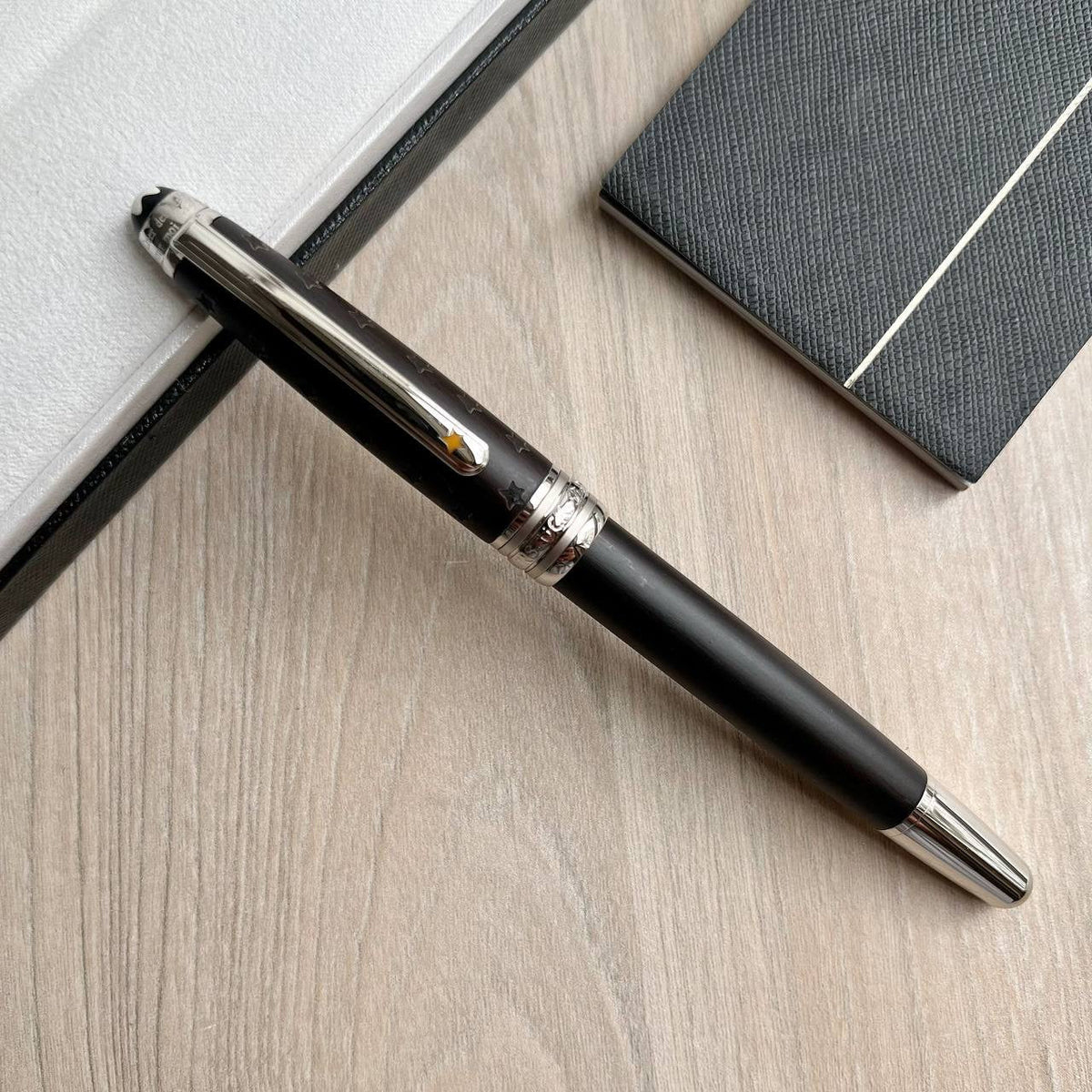 CANETA MONT BLANC PRETA