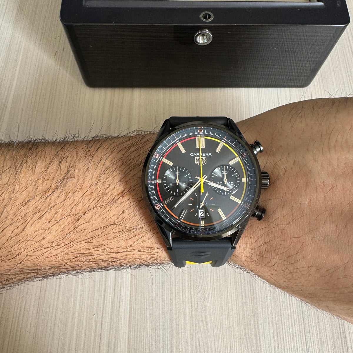 TAG HEUER CARRERA PRETO AMARELO 41MM