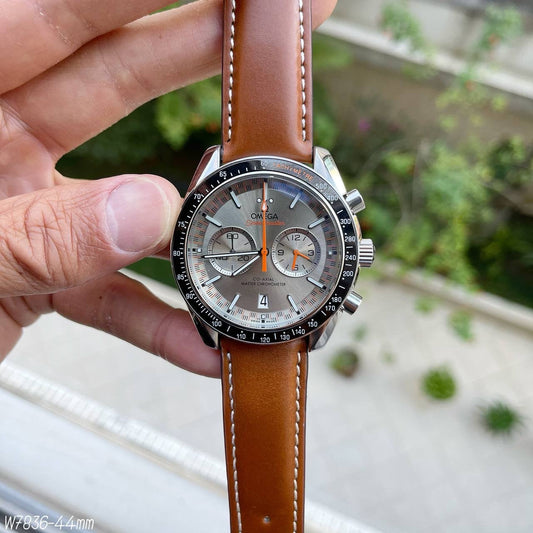 OMEGA SPEEDMASTER PRATA COURO 44MM