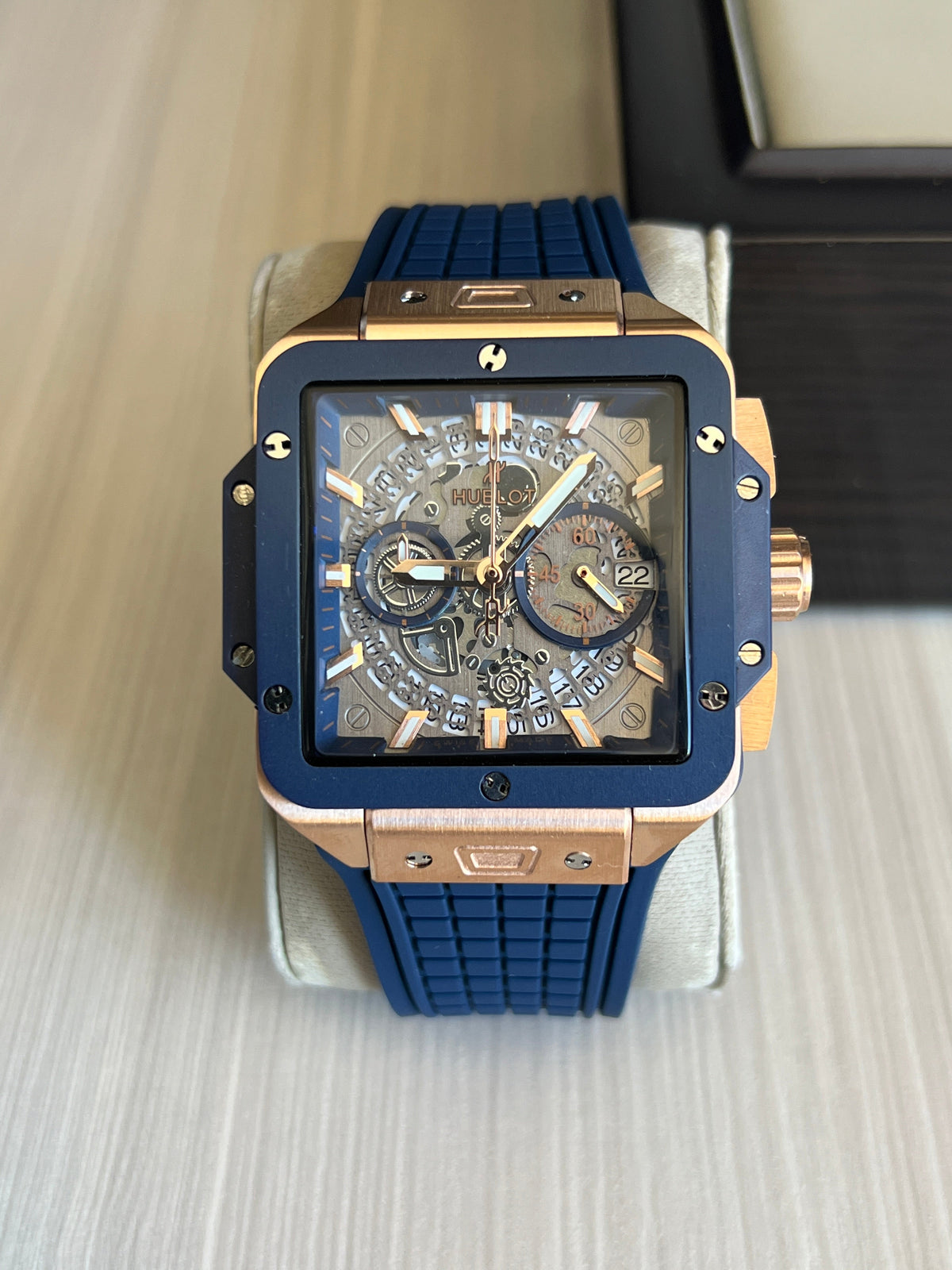 HUBLOT SQUARE BANG ROSE AZUL 42MM