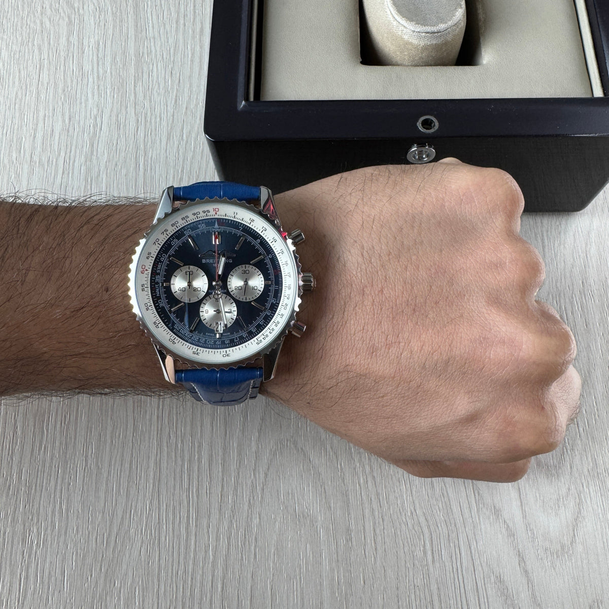 BREITLING NAVITIMER AZUL COURO 46MM