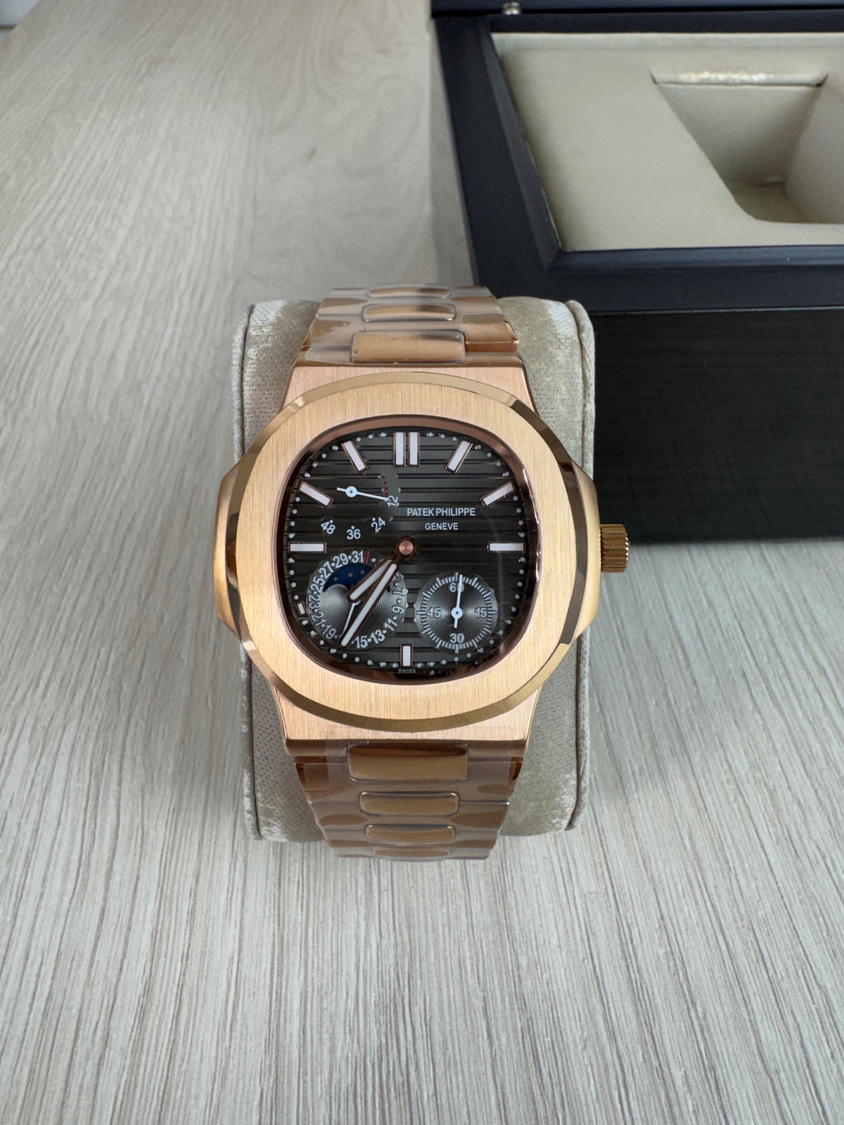 PATEK PHILIPPE NAUTILUS ROSE CINZA 40MM