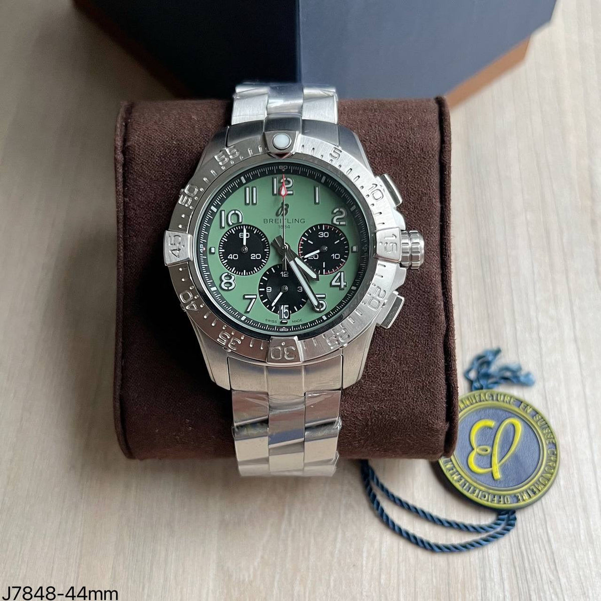 BREITLING AVENGER B01 PRATA VERDE 44MM