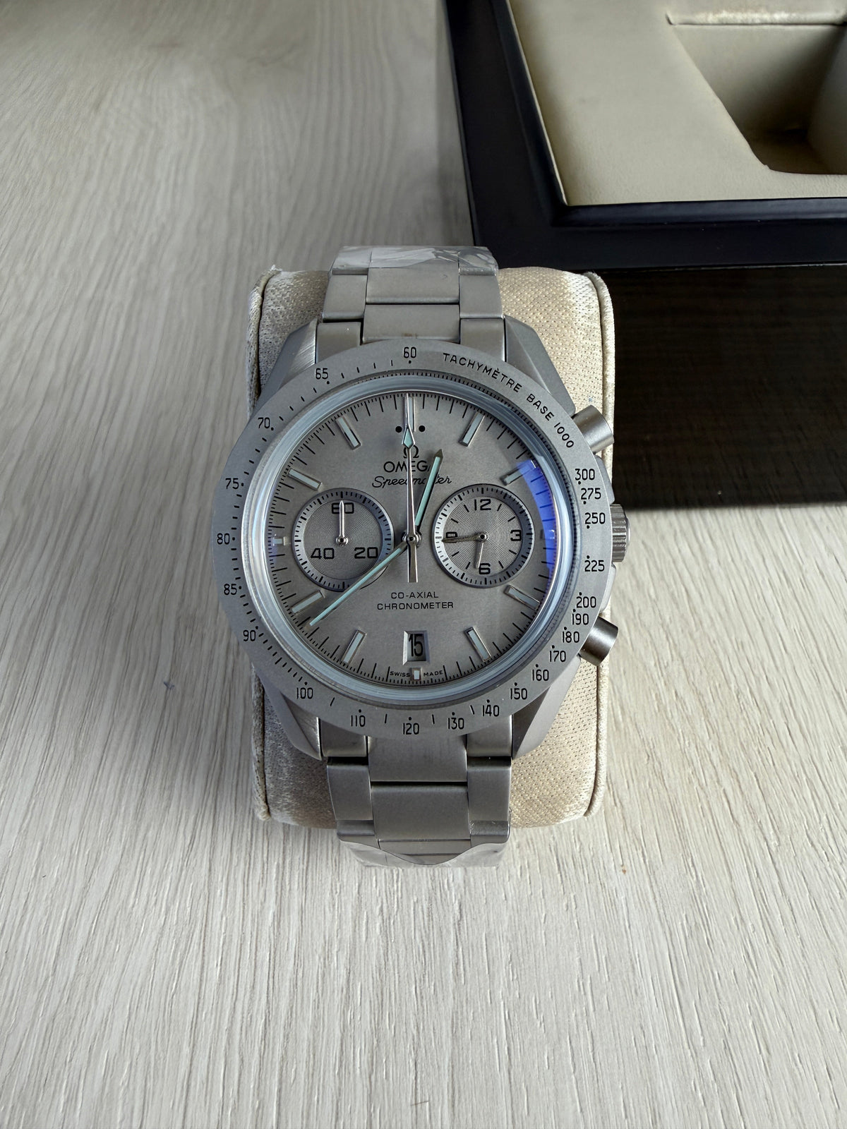 OMEGA SPEEDMASTER CINZA 44MM