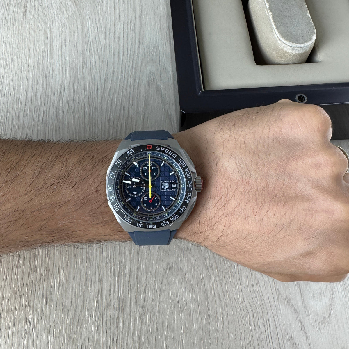 TAG HEUER F1 FORMULA 1 ORACLE RED BULL CINZA AZUL 43MM